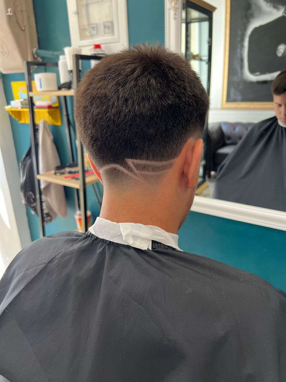 Εσωτερικός χώρος Gent's Barbershop - Κομψό περιβάλλον με σύγχρονο εξοπλισμό