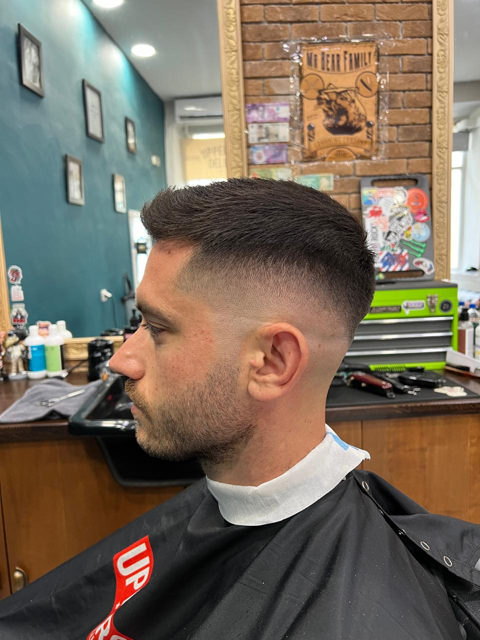 Ειδική περιποίηση γενειάδας στο Gent's Barbershop - Τεχνική με παραδοσιακό ξυράφι